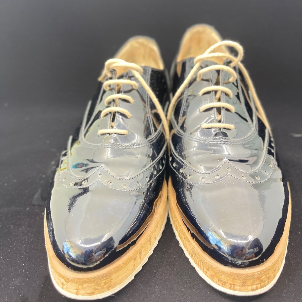 Paul green cork dandy oxford shoes. Size on shoes says 7 but it fit 9 in women.